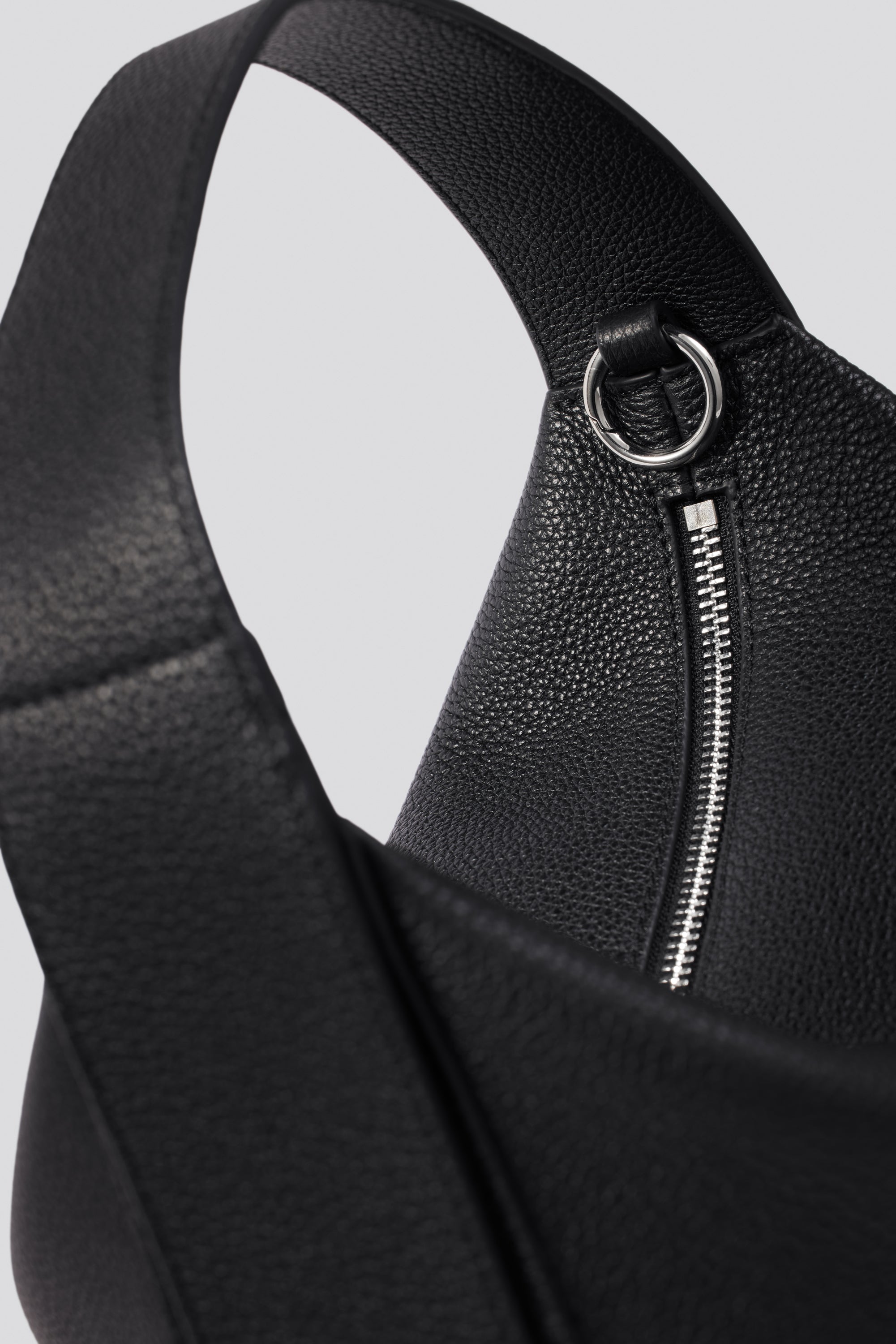 Zaha Buckle Bag mini - Black